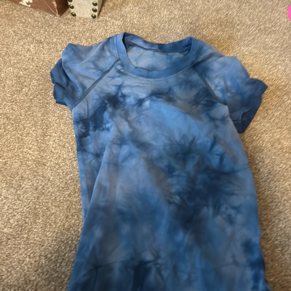 Blue tye dye lululemon top size 2